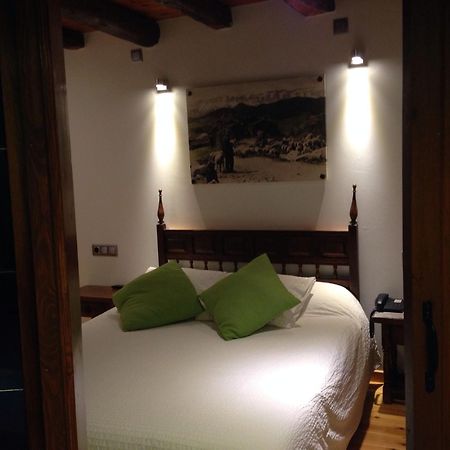 Hotel Can Borrell Meranges Стая снимка